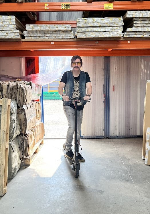 Der Undercover-Boss Vali hat es übertrieben. Buchstäblich. Wie hat er sich bei der Arbeit bei ARTMIE geschlagen?