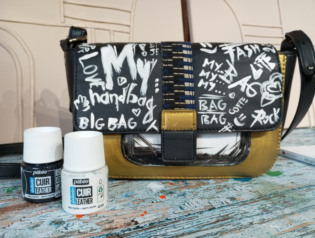 Bemalte Handtasche mit floralem Motiv