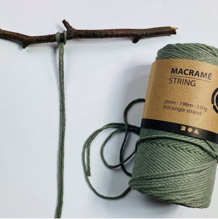 DIY: Makramee-Dekoration aus Garn