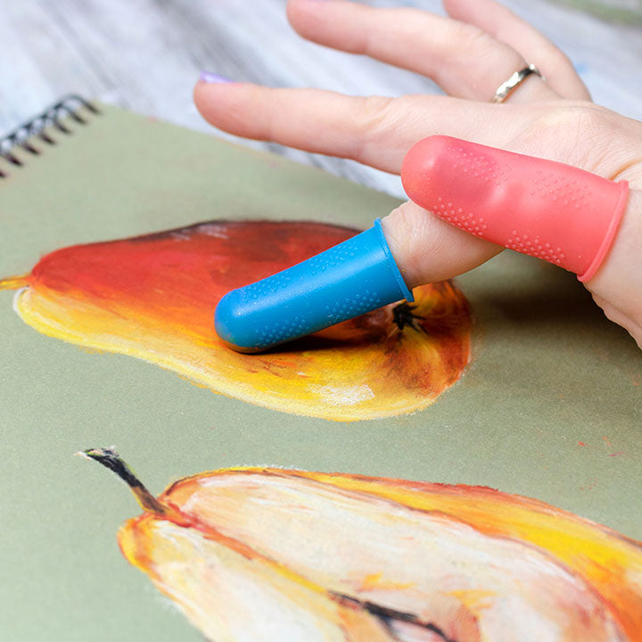 Flexibler, leicht abwaschbarer ARTMIE Silikon-Fingerschutz, der die Finger beim Arbeiten nicht einengt.