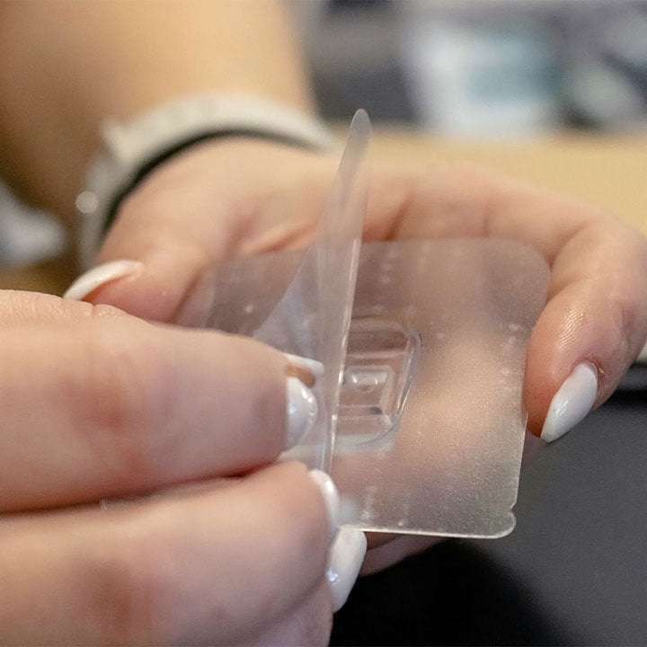 Doppelseitiger selbstklebender Haken zum Aufhängen – Detailansicht 5 | ARTMIE
