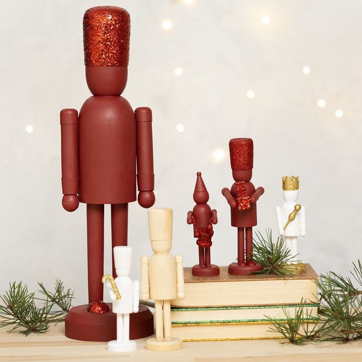 Holzfigur zum Dekorieren - Nussknacker 18 cm – Detailansicht 5 | ARTMIE