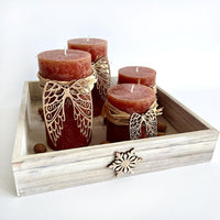 Sechs fein gearbeitete Holzflügel für Weihnachtsschmuck, Makramee und Scrapbooking.