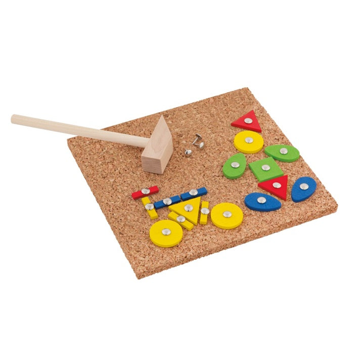 ARTMIE Hammer-Tap-Spiel mit 74 Teilen zum Stecken von Figuren, Häusern und Mustern.