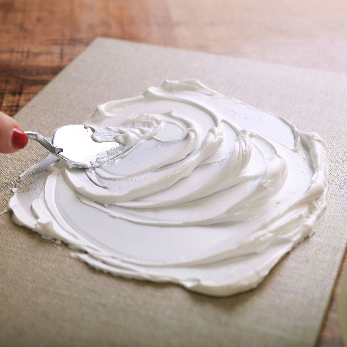 Reliefstruktur aus ARTMIE Butter Fine Strukturpaste auf Leinwand