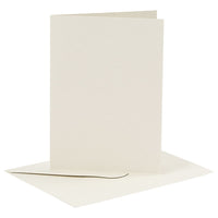Nahaufnahme einer Klappkarte im Format 10,5 x 15 cm mit passendem Briefumschlag