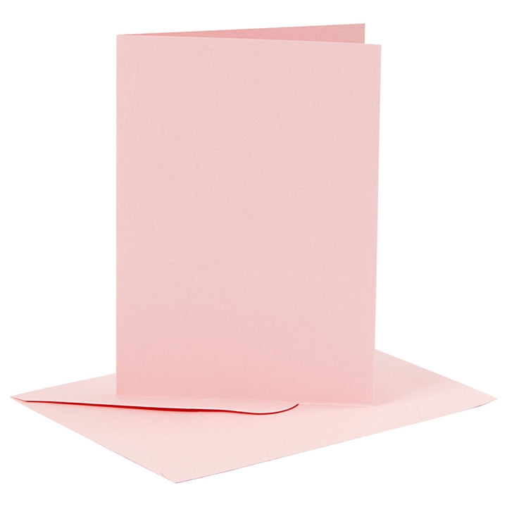Sechs Klappkarten aus 220 g/m² Papier mit sechs passenden Umschlägen mit gummierter Verschlussklappe