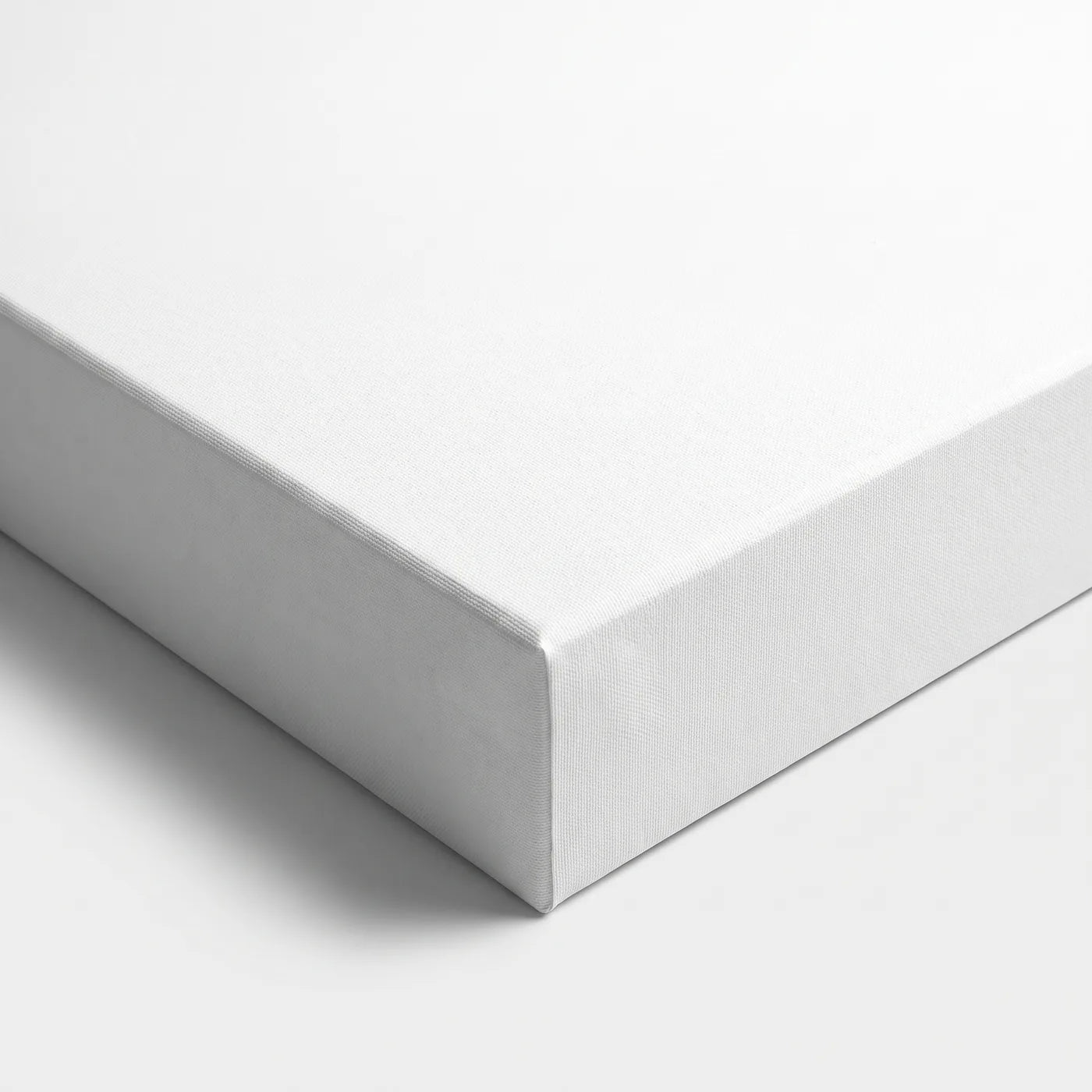 Ecke der 3D-Leinwand von vorne — weiße, doppelt grundierte Fläche und eine Seite mit 4 cm Tiefe